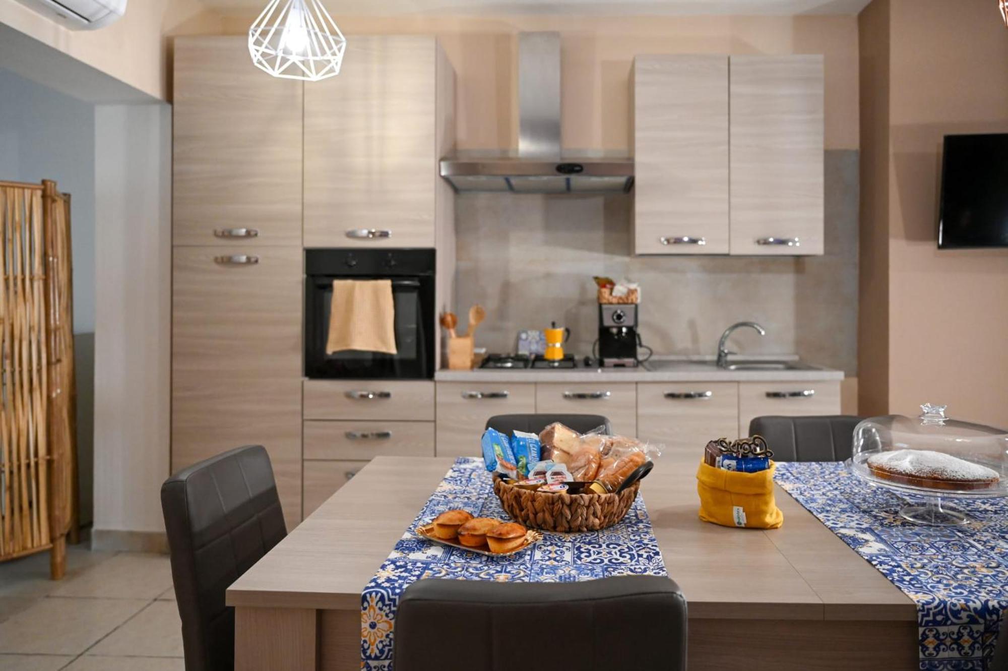 "Il Vecchio Salone" Appartamento In Pieno Centro Con Garage Privato Лече Екстериор снимка