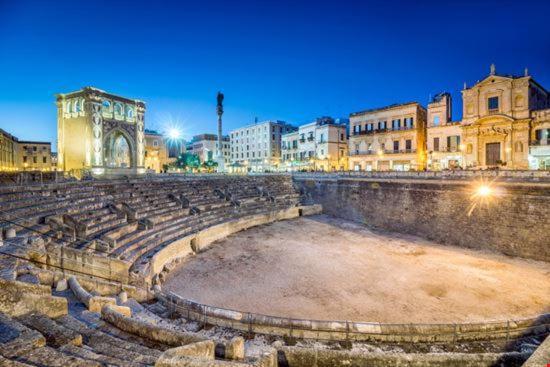 "Il Vecchio Salone" Appartamento In Pieno Centro Con Garage Privato Лече Екстериор снимка