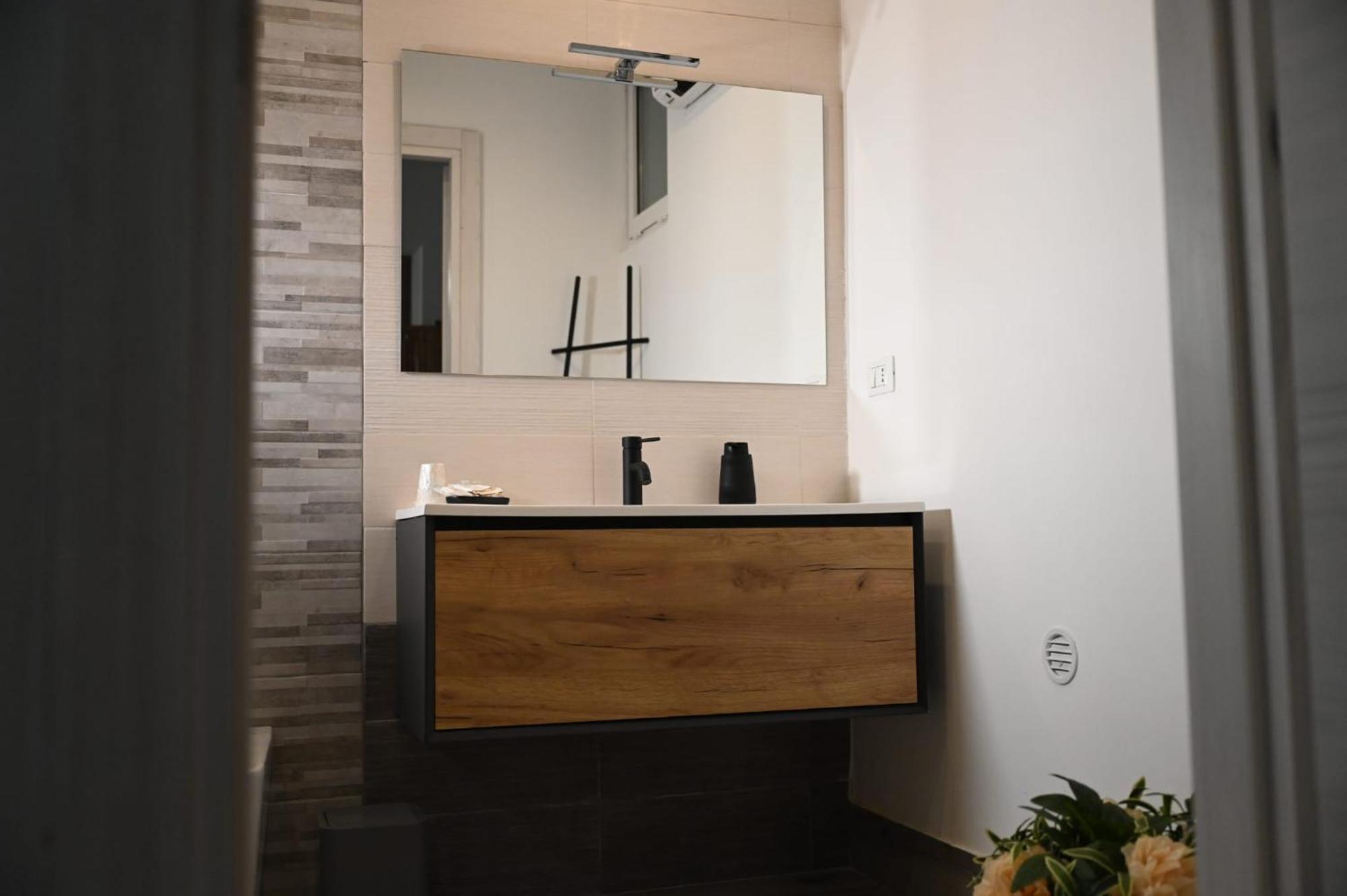 "Il Vecchio Salone" Appartamento In Pieno Centro Con Garage Privato Лече Екстериор снимка