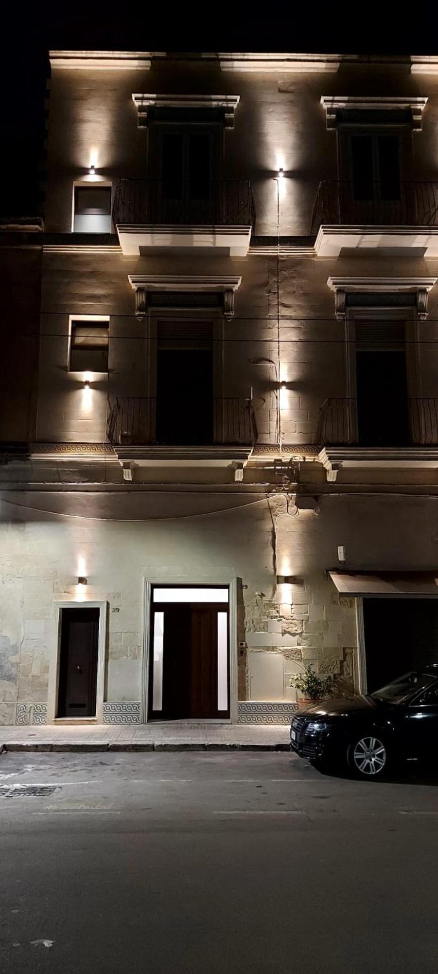 "Il Vecchio Salone" Appartamento In Pieno Centro Con Garage Privato Лече Екстериор снимка